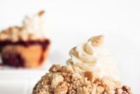 Rustic Blackberry Cobbler Cupcakes