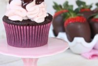 Luscious Strawberry Chocolate Cupcakes