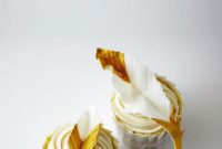 Golden Plume Cupcakes