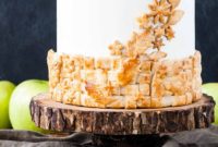 Cinnamon Apple Crumble Cake