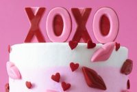 Valentine Hugs and Kisses Cake