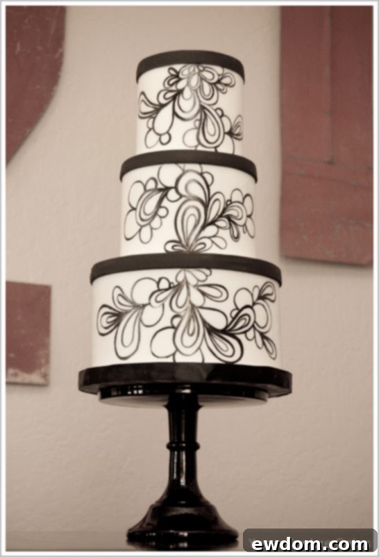 Mod Black & White by Yuma Couture Cakes  |  TheCakeBlog.com