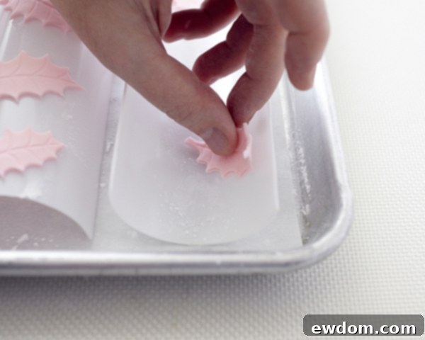Shaping fondant leaves for a realistic curved effect on cupcake wreath | Holiday baking