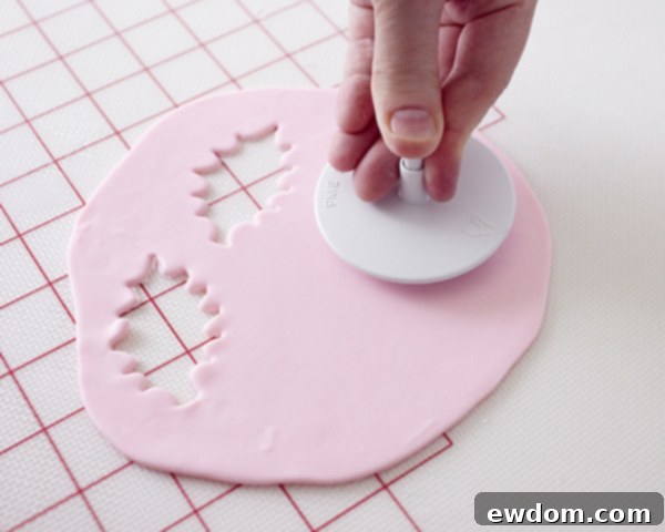 Cutting and stamping fondant holly leaves for cupcake wreath | Step-by-step guide