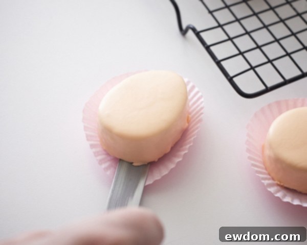 Mini Easter Egg Cakes | by Cakegirls for TheCakeBlog.com