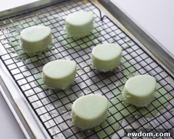 Mini Easter Egg Cakes | by Cakegirls for TheCakeBlog.com