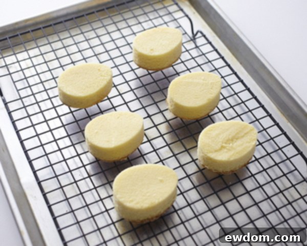 Mini Easter Egg Cakes | by Cakegirls for TheCakeBlog.com