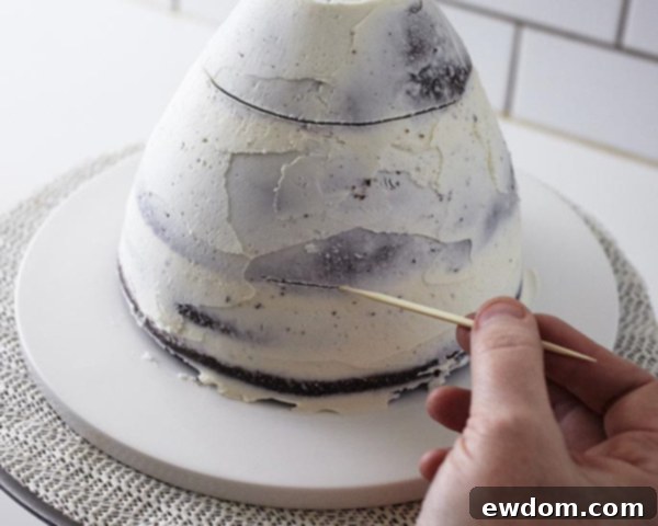 Drawing a guide line for the buttercream knitted pattern on the cake