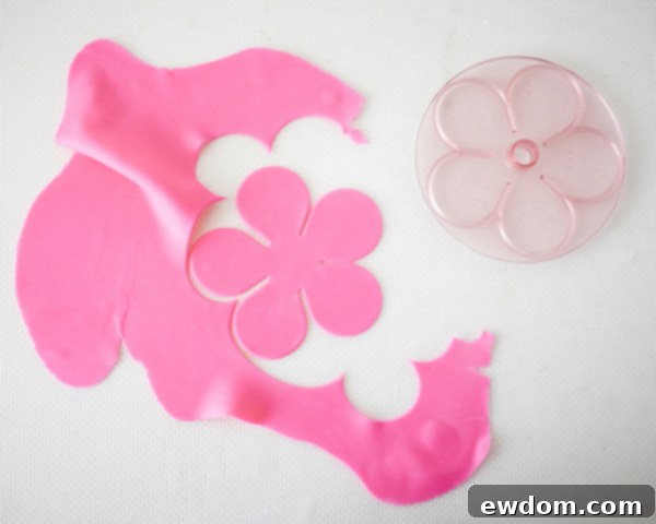 Blossom Cake Pops 12 Using a 5-petal rose cutter to cut a flower shape from thinly rolled fondant.