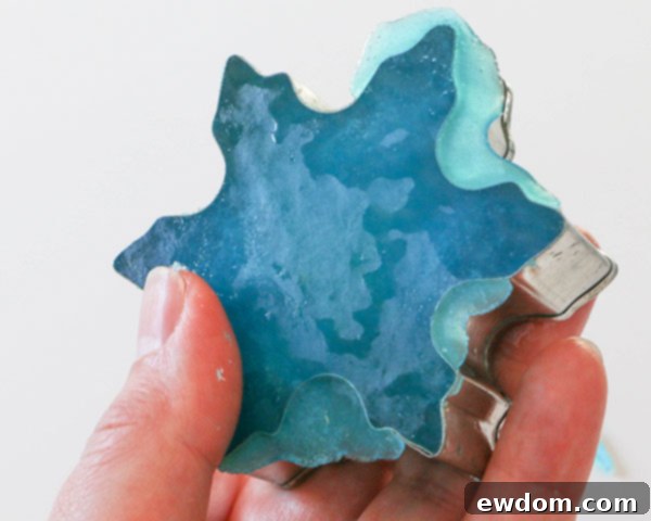 How to make candy snowflakes | by Erin Gardner for TheCakeBlog.com