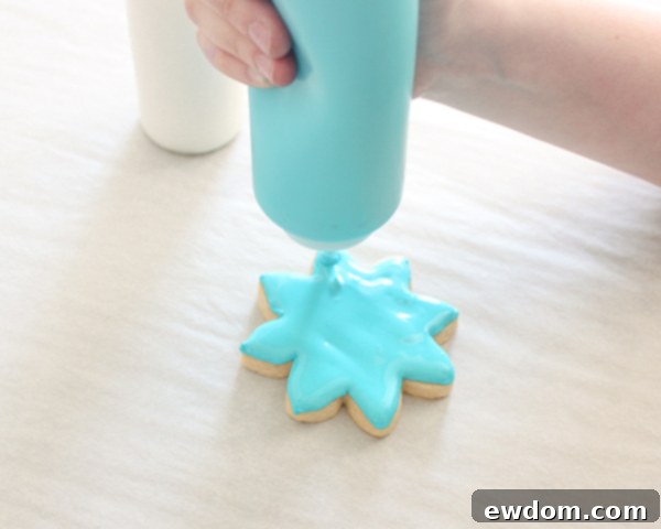 Flooding Flower Sugar Cookies with Royal Icing | Smooth Base for Decorations