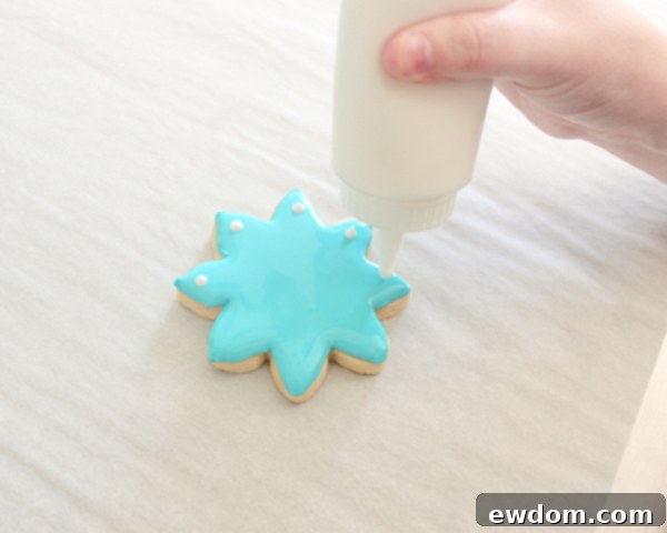 Adding Wet-on-Wet Polka Dots to Flooded Flower Cookies | Advanced Decorating Technique