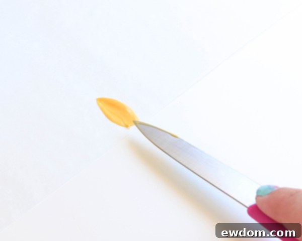 Sunflower Cake - how to make gorgeous sunflower cake decorations using melted chocolate | by Erin Gardner for TheCakeBlog.com