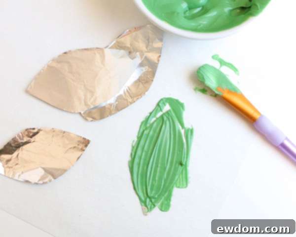 Sunflower Cake - how to make gorgeous sunflower cake decorations using melted chocolate | by Erin Gardner for TheCakeBlog.com