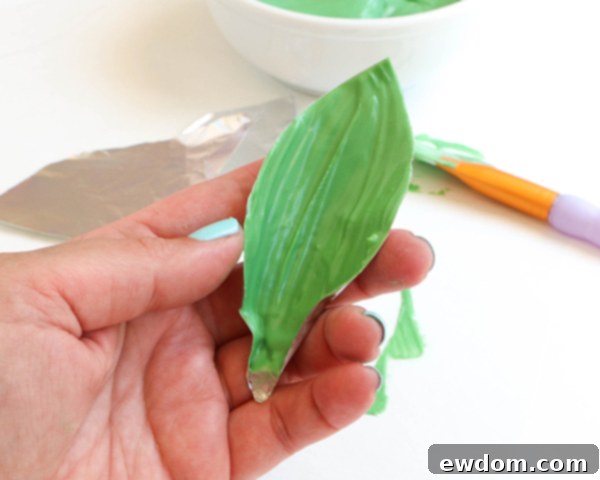Sunflower Cake - how to make gorgeous sunflower cake decorations using melted chocolate | by Erin Gardner for TheCakeBlog.com