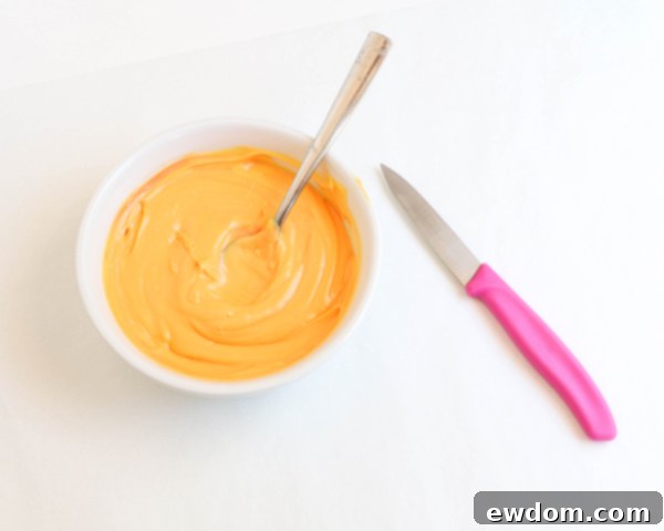 Sunflower Cake - how to make gorgeous sunflower cake decorations using melted chocolate | by Erin Gardner for TheCakeBlog.com