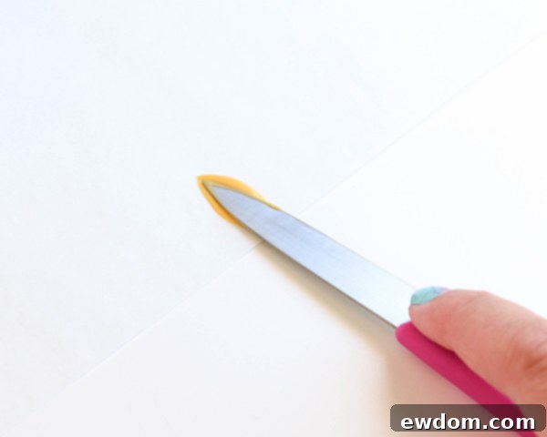 Sunflower Cake - how to make gorgeous sunflower cake decorations using melted chocolate | by Erin Gardner for TheCakeBlog.com