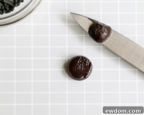 Spiderweb Cake - how to make an easy spiderweb cake with buttercream | by Erin Gardner for TheCakeBlog.com