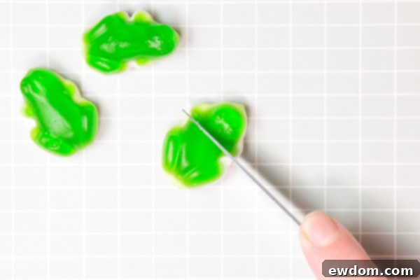 Candy Succulent Cake - how to make a succulent cake with edible candy succulents | by Erin Gardner for TheCakeBlog.com